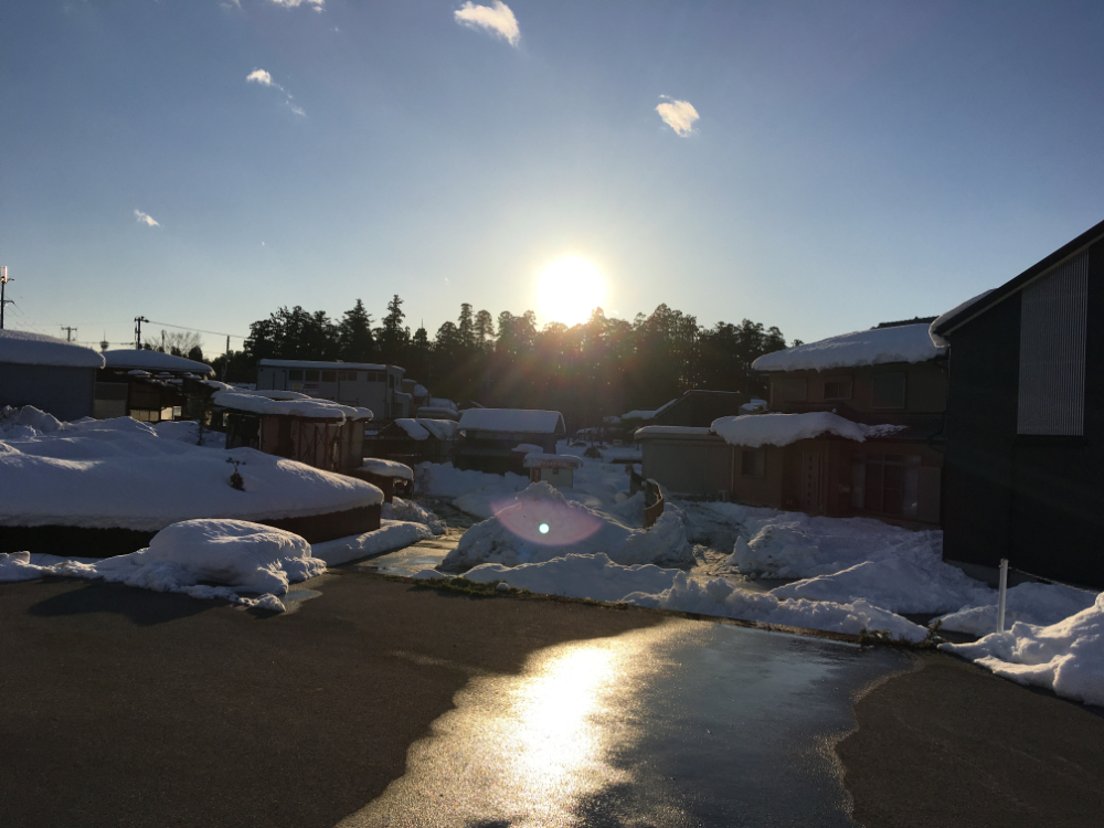 雪解けの日の出